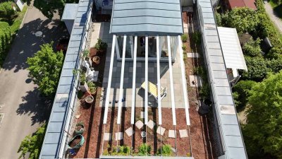 TOLLES PENTHOUSE MIT LIFT und GROßER DACHTERRASSE IM VOLLSTÄNDIG MODERNISIERTEN WOHNHAUS
