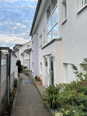 Gepflegte 2-Zi. Wohnung mit Balkon und Einbauküche in Leonberg (möbliert) nahe GEZE/Bosch