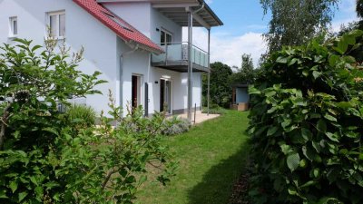 Neuwertig, großzügig, hell, inklusive EBK, in Seenähe