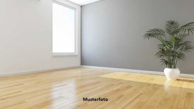 Doppelhaushälfte nebst Garage