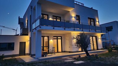 3 Zi-Neubau-EG 120 m² | KfW-55 | 20 m² Terrasse & 150 m² Privatgarten | Wallbox | 1 Gbit Glasfaser