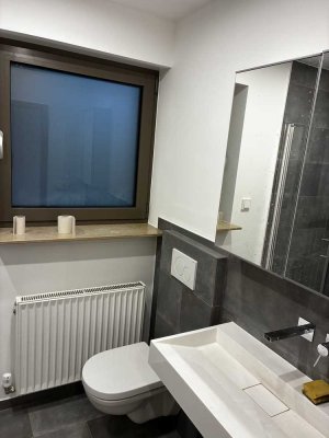Erstbezug nach Sanierung: schöne 2-Zimmer-Wohnung mit Einbauküche in Schönau-Altneudorf