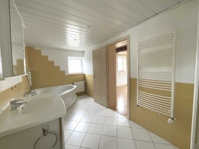 Zweifamilienhaus ca 316m² mit Altbauflair und modernem Anbau in Schrecksbach