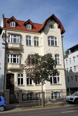 Repräsentative 7-Zimmerwohnung im Nobelviertel von Magdeburg in saniertem Jugendstilhaus