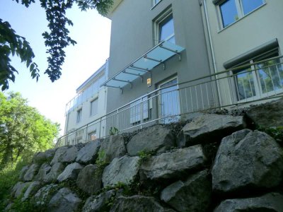 Schöne, neuwertige 2 Zi - Erdgeschosswohnung in 72762 Reutlingen mit Terrasse und Garten