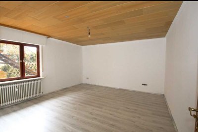 Wohnen wie im Haus: 110 qm mit Terrasse, 1100 € KM
