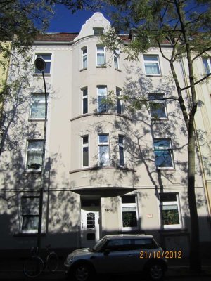 wunderschöne 2 Zi Altbauwohnung mit Balkon in Bo-Mitte