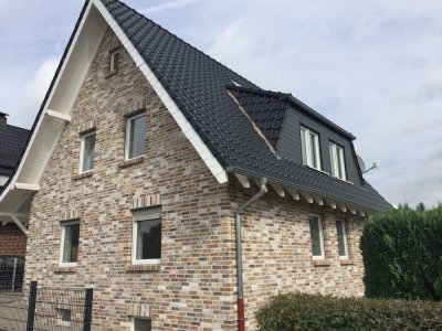 Helle Maisonettewohnung im Zweifamilienhaus mit separatem Eingang und Dachterrasse