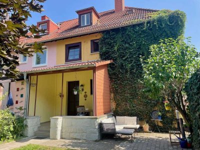 Frisch renoviert und modern - Doppelhaushälfte mit großem Garten