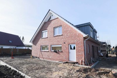 Frisch fertiggestellt: Stilvolle Doppelhaushälfte in Top-Lage