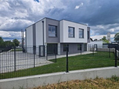 MODERN, MASSIV &amp; HOCHWERTIG WOHNEN IM HÜGELLAND DES SCHMIDATALES MIT BESTER INFRASTRUKTUR UND VERKEHRSANBINDUNG