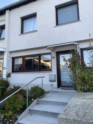 Gepflegtes Reihenendhaus mit Balkon und mit kleinem Garten in Dortmund-Mengede mit Garage