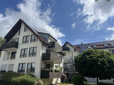 Charmante und pfiffige 2,5 Zimmer Maisonettewohnung mit Balkon und TG Stellplatz