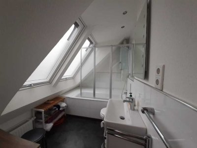 Exklusive, gepflegte 3-Raum-Wohnung mit EBK in Düsseldorf
