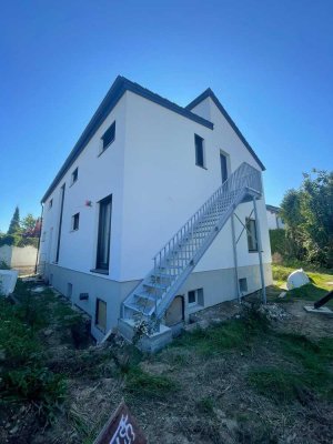 Vollmöblierte Einliegerwohnung für eine Person in schönem Neubauhaus