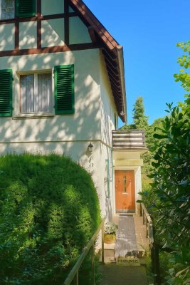 Haus mit Ausblick auf den sagenumwobenen Drachenfels