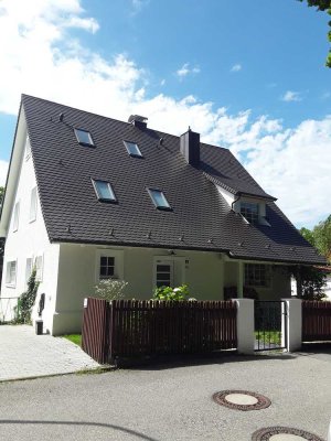Von privat: Charmantes Wohnen mit Blick ins Grüne– stilvoll saniertes Mehrfamilienhaus in Kirchseeon