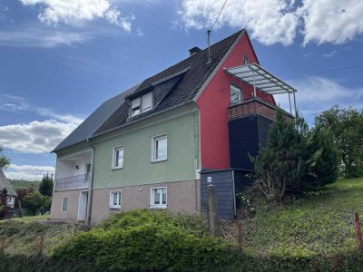 Zweifamilienhaus in ruhiger Ortsmittenlage von Würgendorf mit großem sonnigen Grundstück!