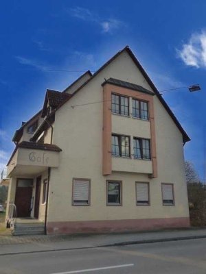 Renditeobjekt mit 6 Wohneinheiten mit Blick auf die Lauchert.