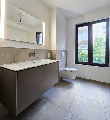 Klimatisierte Neubauwohnung mit Westbalkon, zwei Bäder mit TG-Stellplatz zur Miete