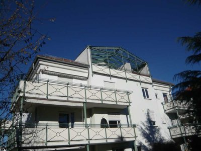 Exklusive lichtdurchflutete 3,5 Zimmer-DG-Wohnung zu vermieten