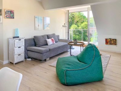 Charmante, möblierte 2-Zimmer-Dachgeschosswohnung mit Balkon in bester Lage