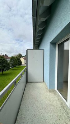 Vollumfassende Sanierung steht bevor: 3-Zimmer-Wohnung mit Balkon im 2. OG