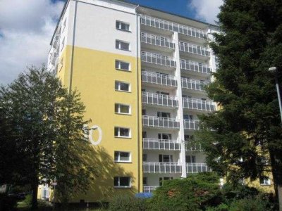 Reinkommen und Wohlfühlen: saniertes 1-Zi.-Appartment mit Balkon und Aufzug, sofort anmietbar!
