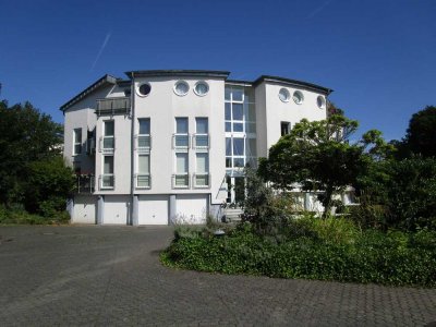 SANKT AUGUSTIN, helle 2 Zimmer Wohnung ca. 51 m² Wfl., 2.OG,  Balkon, Garagen-Stellplatz
