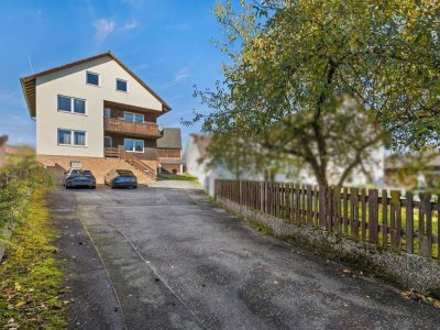Großzügiges Einfamilienhaus mit Scheune, Nebengebäuden und weitläufigem Grundstück in Freihung
