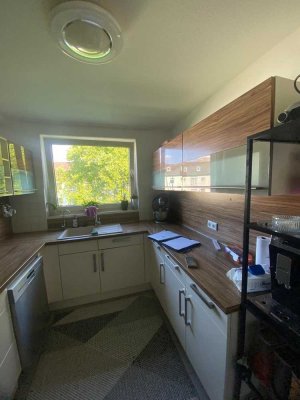 Exklusive 2-Zimmer-Wohnung in Frankfurt-Harheim 2 Balkone, Parkett, Küche, Elektr. Rolläden