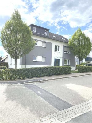 Schöne 4-Zimmerwohnung mit Kücheneinrichtung und Terrasse