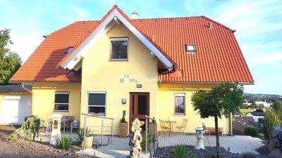 Leben und Arbeiten in Perfektion – Traumhaus mit Panoramablick in ruhiger Sackgassenlage