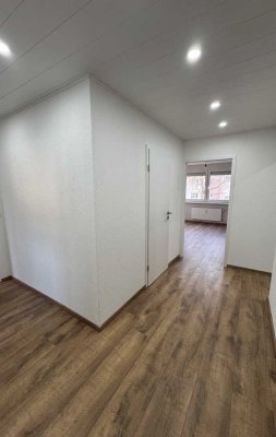 Attraktive, modernisierte 4-Zimmer-Wohnung mit großem Balkon in ruhiger Lage