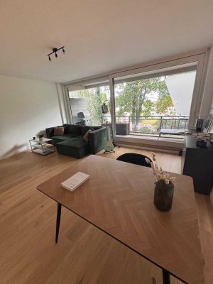Schöne, helle 2 Zimmer Wohnung mit großem Balkon