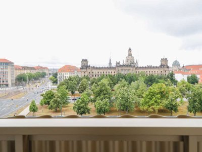 Lichtdurchflutete Eleganz: Großzügige Wohnung mit Loggia und offenem Wohnkonzept