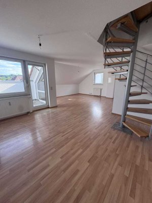 Großzügige Dachgeschoss-Maisonettewohnung mit 2 Bädern und Südbalkon