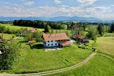 BERGBLICK - MODERN - RUHIGE LAGE - 4-Zimmer Etagenwohnung mit Balkon im Außenbereich Böbing