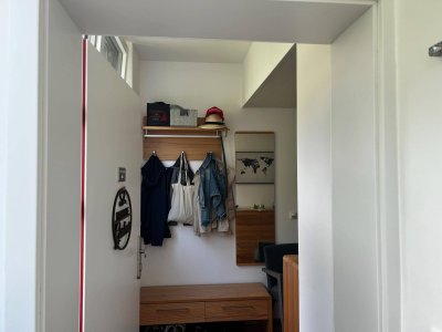 Moderne 3-Zimmer-Wohnung - neue DAN-Einbauküche, überdachter Balkon, Gemeinschaftsgarten und Freistellplatz am grünen Ortsrand