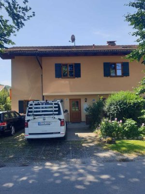 Schöne 2-Zimmer-Wohnung mit neuem Bad + Balkon + EBK