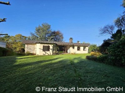 Sonnen- und lichtdurchflutetes Wohnhaus mit Fernblick und traumhaftem Garten