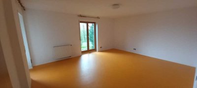 Schön gelegene Wohnung mit zwei Zimmern sowie Terrasse und PKW Stellplatz in Malmsheim