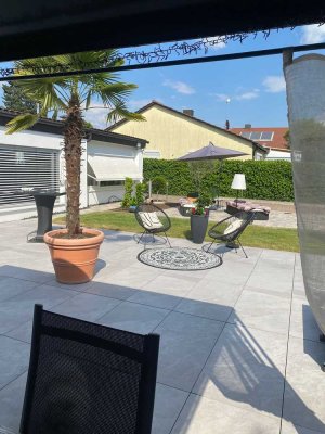Wunderschönes Modernes EFH mit kleinem Bungalow auf Grundstück und grossem Garten