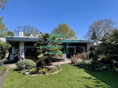 Reserviert - Zweifamilien-Bungalow mit großem Garten in Toplage  - mit Sanierungsbedarf