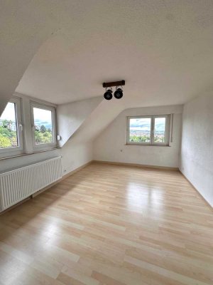 Charmante 2,5-Zimmer-Dachgeschosswohnung mit Ausbaupotenzial in Stuttgart-Gaisburg