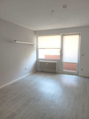 Vollmöbliertes Studenten-Apartment mit Balkon am Uni-Viertel
