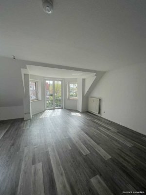 Helle 1-Zimmer Dachgeschosswohnung mit Einbauküche in Hamburg Ammersbek