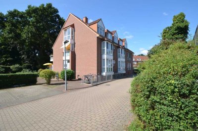 Großzügige, ruhige 2 Zi.-Wohnung im EG , Terrasse und  Blick ins Grüne, EBK, Parkett - Schwachhausen