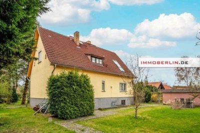 IMMOBERLIN.DE - Sanierungsbedürftiges Einfamilienhaus mit Südwestgarten auf großem Grundstück