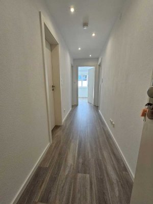 + + Exklusive 2-Zimmer-Wohnung mit hervorragender Ausstattung - Neuwertig + +